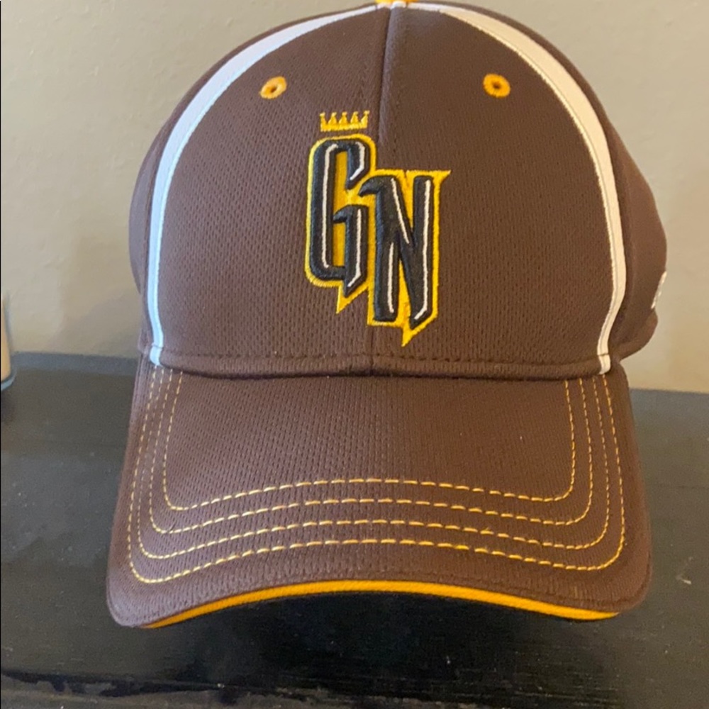 Fitted flex baseball hat